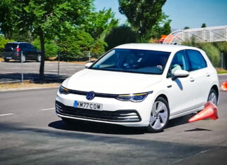 Новый Volkswagen Golf не пережил встречу с лосем VW Golf test