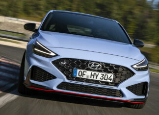 «Заряженный» Hyundai i30 стал еще мощнее и впервые получил «робот» Hyundai i30 N