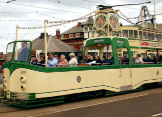 Броневик и сауна: самые необычные трамваи со всего мира Tram