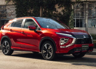 Mitsubishi Eclipse Cross изменился внешне и удачно подключился к розетке Mitsubishi Eclipse Cross