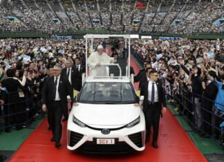 Toyota Mirai Pope