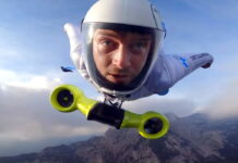 До 300 км/ч: взгляните на испытания летающего костюма BMW Wingsuit BMW