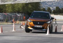 Смотрите, как новый Peugeot 2008 проходит лосиный тест Peugeot 2008