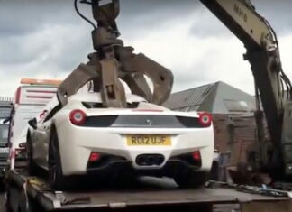 Загадка: зачем пустили под пресс Ferrari за 280 тысяч долларов? Ferrari 458 Spider