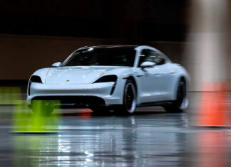 Porsche Taycan побил мировой рекорд скорости. В помещении Porsche Taycan