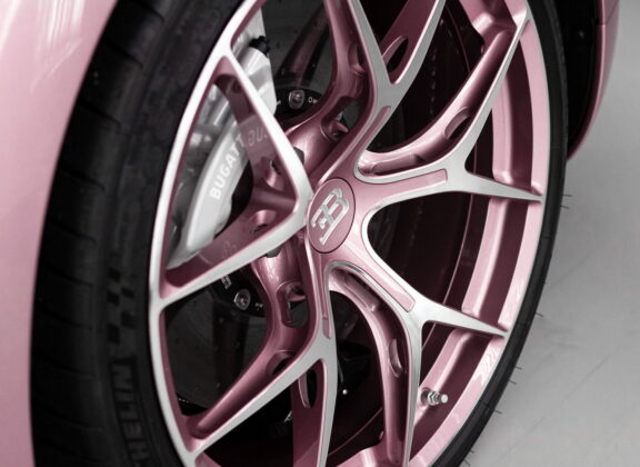 Silk Rose Bugatti Chiron