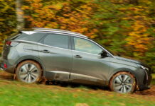 В Украину примчал 300-сильный Peugeot 3008. Объявлены цены PEUGEOT 3008 PHEV