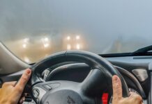 Это сработает: эксперты рассказали, как побороть запотевание стекол в автомобиле Запотевание стекол