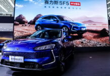 Huawei представил первый автомобиль. Но не свой Huawei Smart Selection SF5