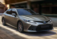 В Украине начались продажи обновленной Toyota Camry. Объявлены цены Toyota Camry