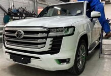 Глаза, как у орла: первые живые фото Toyota Land Cruiser 300 Toyota Land Cruiser 300