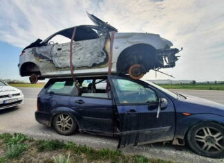 А что, так можно было? Культурист Ford Focus перевёз на горбу Peugeot 206 Ford Focus with Peugeot 206 CC