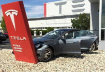 Tesla придумала, как заставить пристёгиваться всех водителей Tesla belt