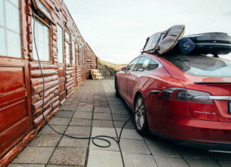 Tesla выплатит владельцам электрокаров по 16 000 долларов Tesla Model S