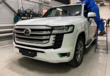 Свежие фото салона нового Toyota Land Cruiser. Названа дата начала продаж Toyota Land Cruiser 300
