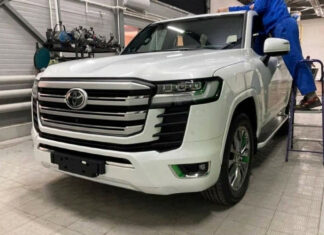 Свежие фото салона нового Toyota Land Cruiser. Названа дата начала продаж Toyota Land Cruiser 300