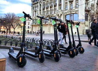 В Киеве самокатам ограничили скорость и запретили ездить на кладбище electric scooters
