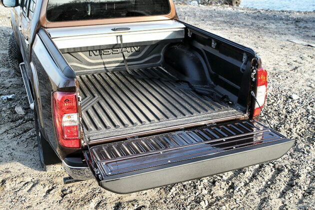 NISSAN NAVARA