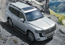 Новый Toyota Land Cruiser 300 поступил в продажу. Известны цены Toyota Land Cruiser 300