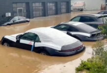 Всемирный потоп: ушли под воду новенькие Audi и Porsche (видео) Porsche-Dealership-Flood