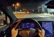 Не тормози! Автопилот Tesla спутал луну со светофором (видео) Tesla moon