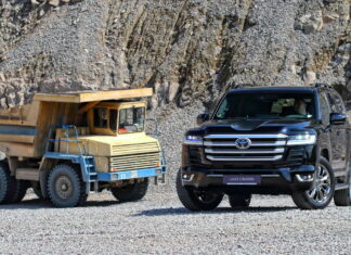 Плывет над дорогой: первый тест Toyota Land Cruiser 300 Toyota Land Cruiser
