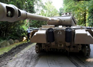 250 000 евро штрафа: немецкий пенсионер прятал в подвале танк (видео) Tank WWII