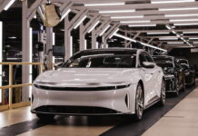 840 км на одной зарядке: «убийца» Tesla поступает в продажу. Объявлены цены Lucid Air