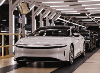840 км на одной зарядке: «убийца» Tesla поступает в продажу. Объявлены цены Lucid Air