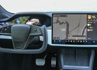 «Крутите это сами!» – эксперты пришли в ужас от нового руля Tesla tesla model s steering wheel