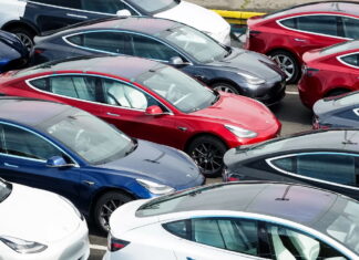 Трафик виноват: Илон Маск объяснил массовый сбой электрокаров Tesla Tesla