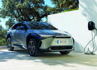 Toyota вступила в электрическую гонку: представлен аналог RAV4 на батарейках Toyota bZ4X