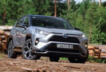 Toyota RAV4, которая стоит, как Lexus, а едет, как VW Golf GTI Toyota RAV4 Plug-in Hybrid