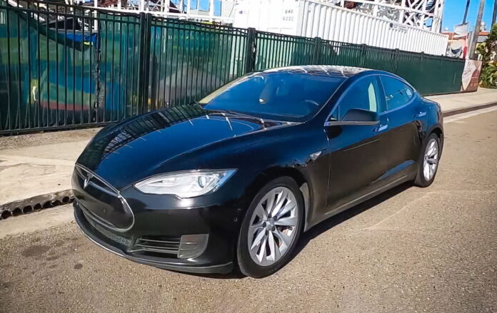 2015-tesla-model-s-70d-with-424-000-miles_ Tesla Model S