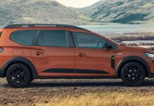 Заменит три модели: стартовали продажи нового универсала от Renault, объявлены цены Dacia Logger