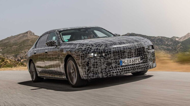BMW i7