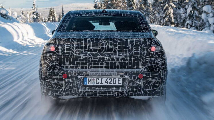 BMW i7