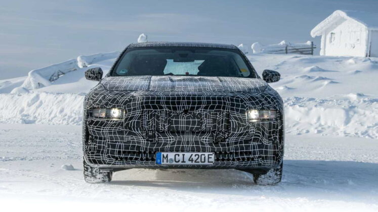 BMW i7
