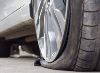 Почему электромобили чаще портят диски и пробивают шины Got-a-flat-tyre