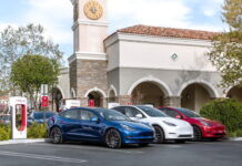 Кризис разгорается: Tesla начала ставить в свои электрокары старые батареи Tesla Model 3