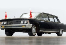 Дешевле Mercedes Е-класса: в Париже продают лимузин президента Монголии 1967 ZIL 114
