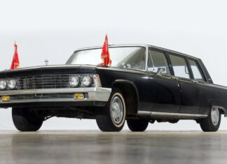 Дешевле Mercedes Е-класса: в Париже продают лимузин президента Монголии 1967 ZIL 114