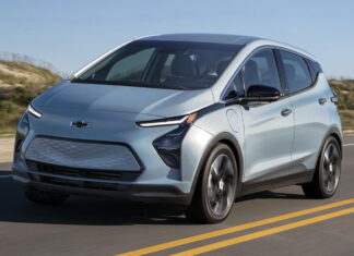 Bolt вам! Chevrolet возобновляет производство ранее пожароопасного электромобиля Chevrolet Bolt EV and EUV