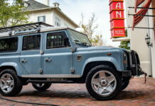 5,5 с до сотни: классический Land Rover Defender скрестили с Tesla Land Rover Defender Tesla