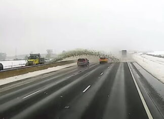 Просто делал свою работу: из-за водителя снегоуборщика разбились 47 авто Snow