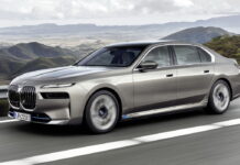 Бензин та електро: BMW представив новий флагманський седан BMW 7