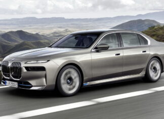 Бензин та електро: BMW представив новий флагманський седан BMW 7