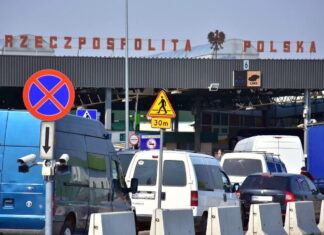 На в’їзді в Україну вишукались величезні черги автомобілів Пункти пропуска