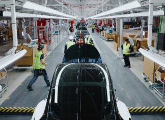 Як народжуються Тесли: відеопрогулянка новим заводом Tesla Berlin Giga Tesla Berlin Giga