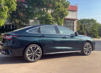 Конкурента Toyota Camry від Chery вперше показали наживо Chery Arrizo 8